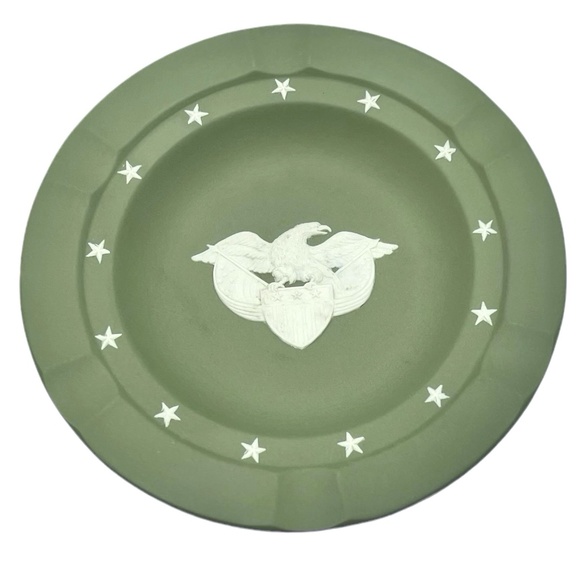 VINTAGE WEDGWOOD GREEN JASPERWARE EXECUTIVE EAGLE ON STARS ASHTRAY